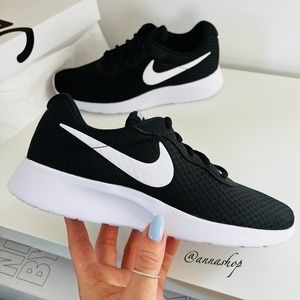 New Nike Tanjun black sneakers shoes